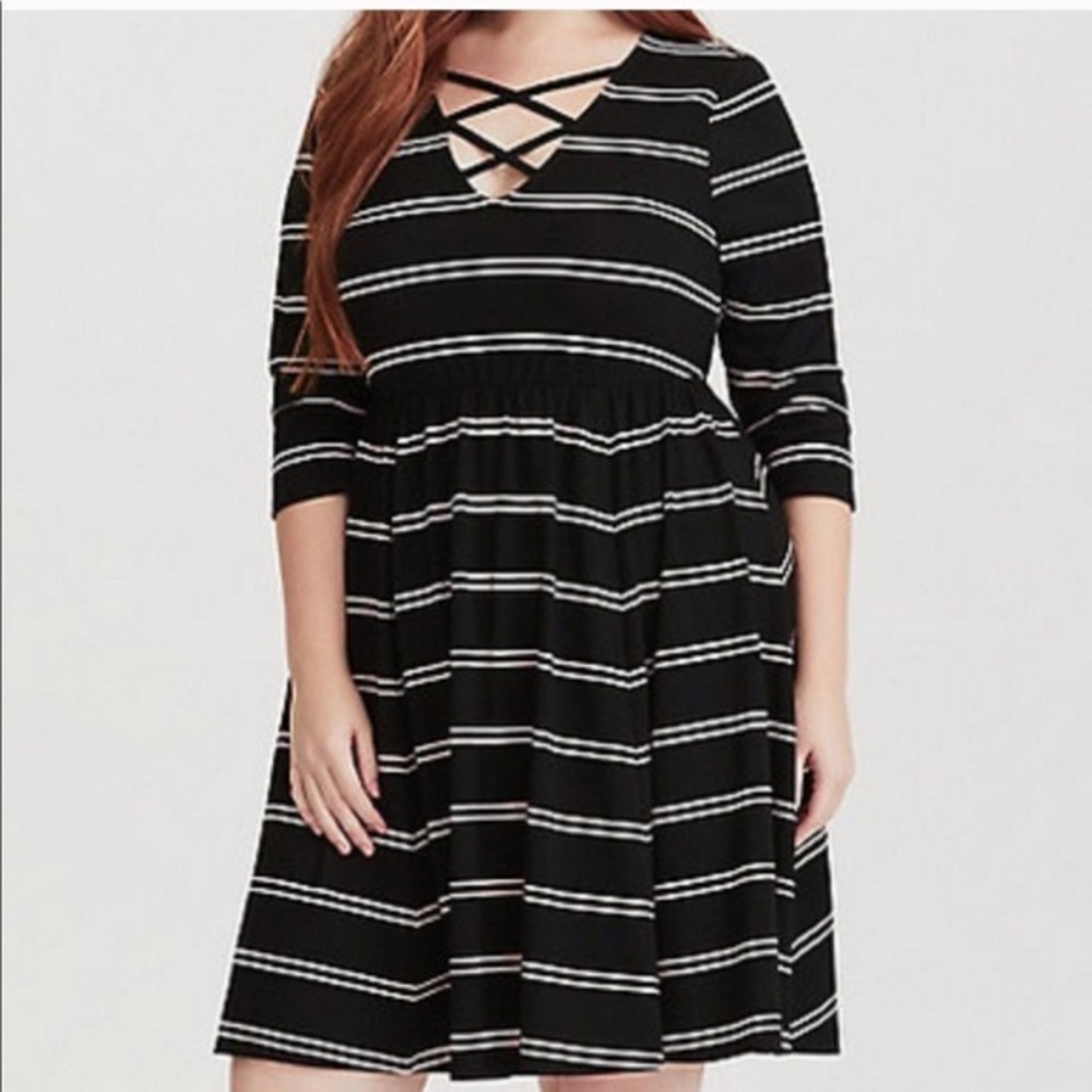 💙 Black and slight Pink Striped Lattice Midi Skater Dress
